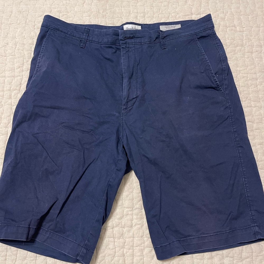 Men’s navy target shorts